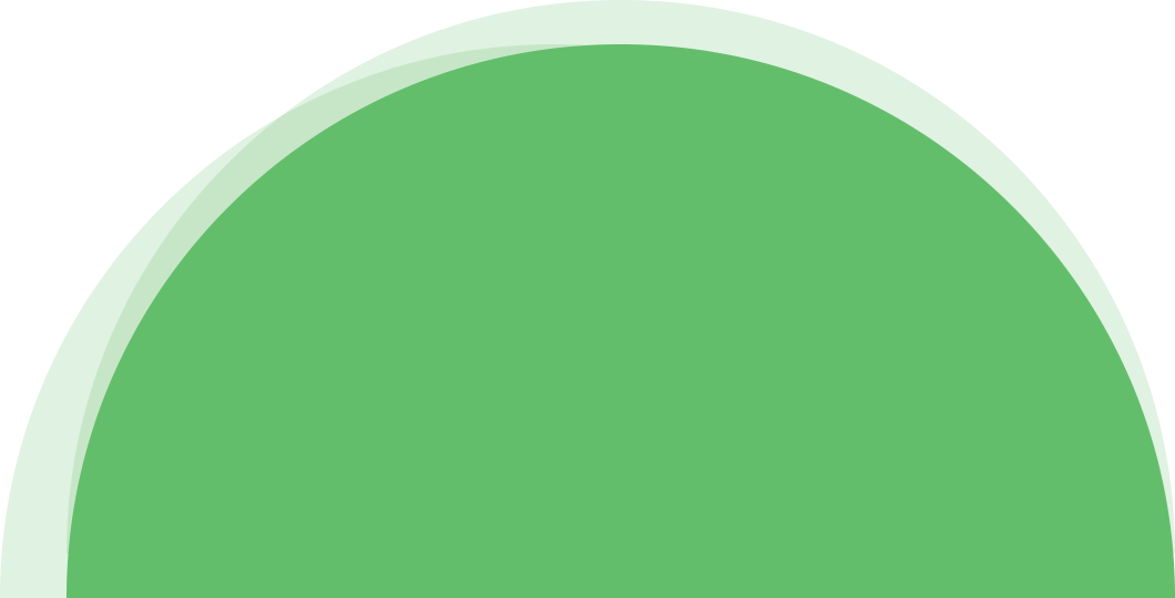 Mujer feliz usando la app Mikredi